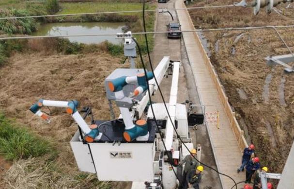 國網永州：機器人帶電消缺 助推智能電網建設