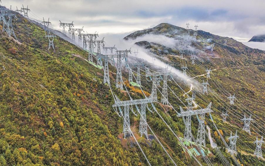 川渝、金上特高壓工程“6+4”重大檢修及特高壓施工跨越如期完成