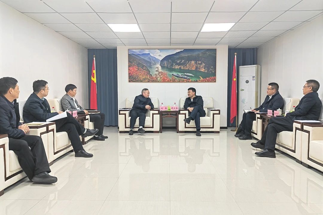 劉榮會(huì)見奉節(jié)縣縣長鞏義勝