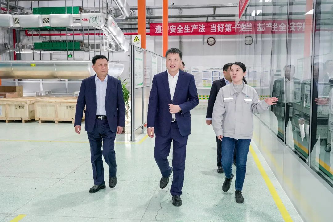 中國電氣裝備黨委副書記、總經(jīng)理周群到河南所屬企業(yè)調(diào)研