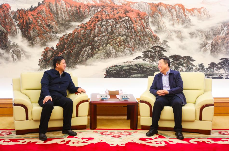 大唐甘肅公司黨委書(shū)記、董事長(zhǎng)王建偉與甘肅電投集團(tuán)黨委書(shū)記、董事長(zhǎng)蒲培文會(huì)談