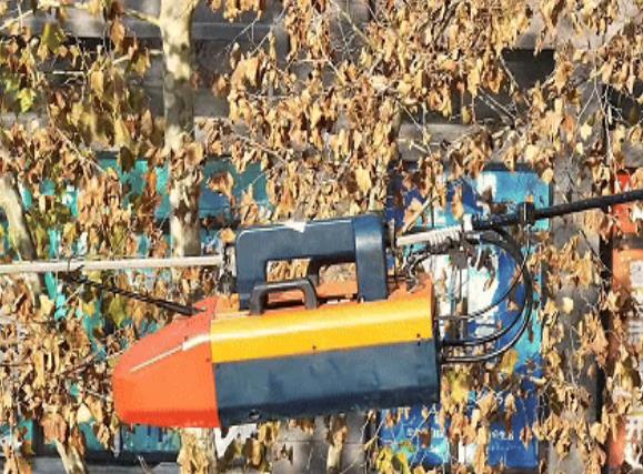 帶電作業(yè)機器人“上崗” 十堰電網