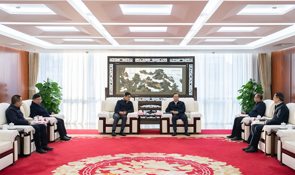 華電集團(tuán)黨組書(shū)記、董事長(zhǎng)江毅會(huì)見(jiàn)青海省委常委、省政府黨組副書(shū)記張錦剛