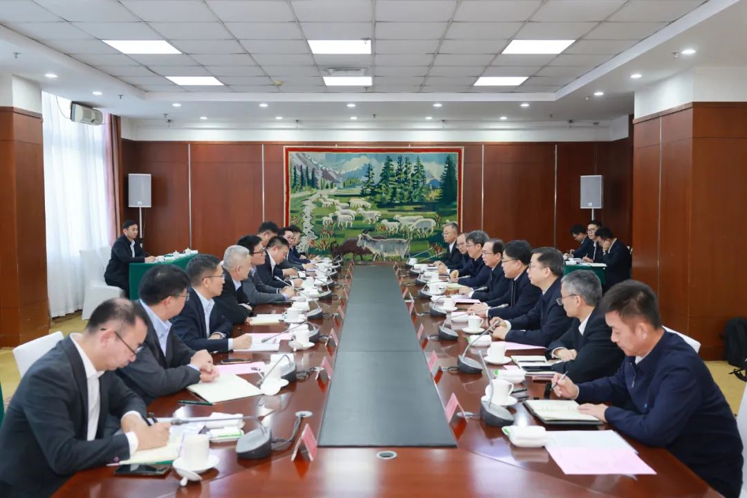 華電集團(tuán)黨組書(shū)記、董事長(zhǎng)江毅與上海電氣黨委書(shū)記、董事長(zhǎng)吳磊舉行會(huì)談