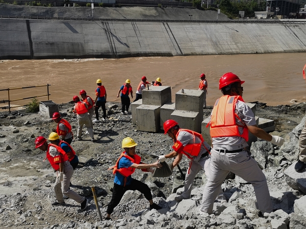 水電五局黨建“銀梭”織暖錦，江畔“擔(dān)當(dāng)”繪新程