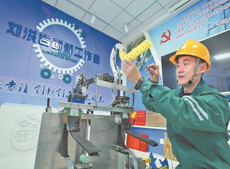 【國網(wǎng)特等勞模】劉洪吉：“用腦子”爬塔走線 靠創(chuàng)新干出實效