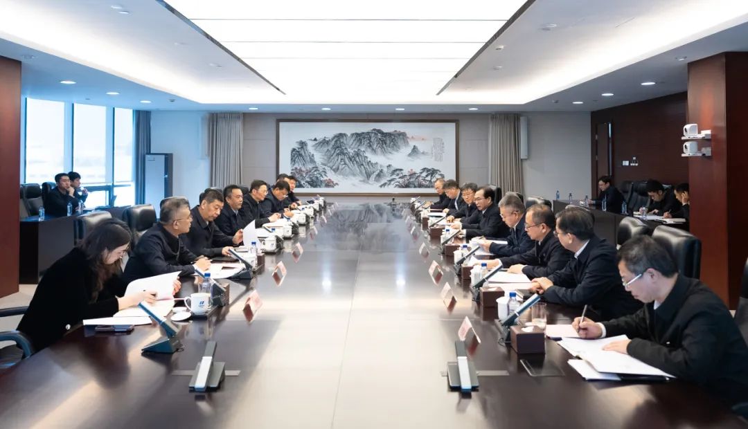 華電集團(tuán)董事長江毅、總經(jīng)理葉向東與哈電集團(tuán)董事長曹志安、總經(jīng)理黃偉舉行會談