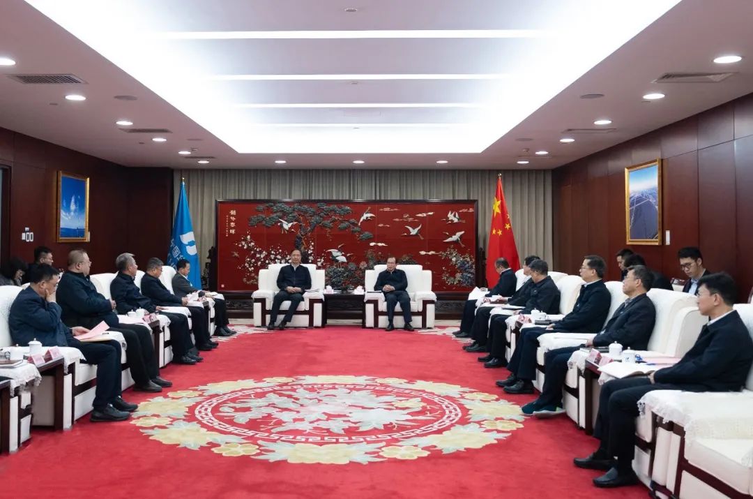 江毅與山西省委常委、常務副省長盧東亮舉行會談