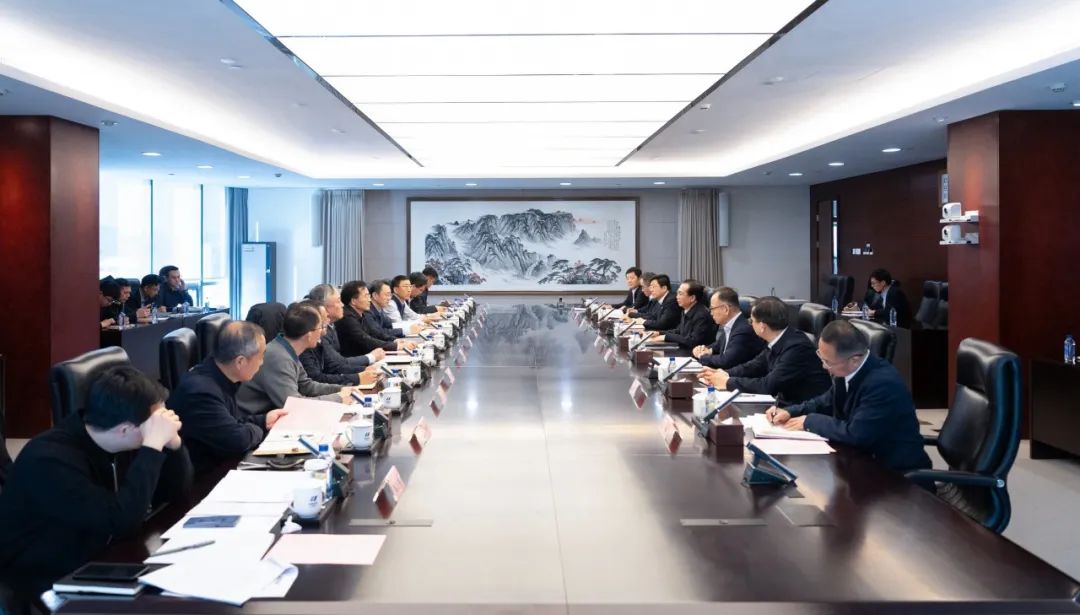 華電集團董事長、黨組書記江毅與北京市政府黨組成員、副市長文獻舉行會談