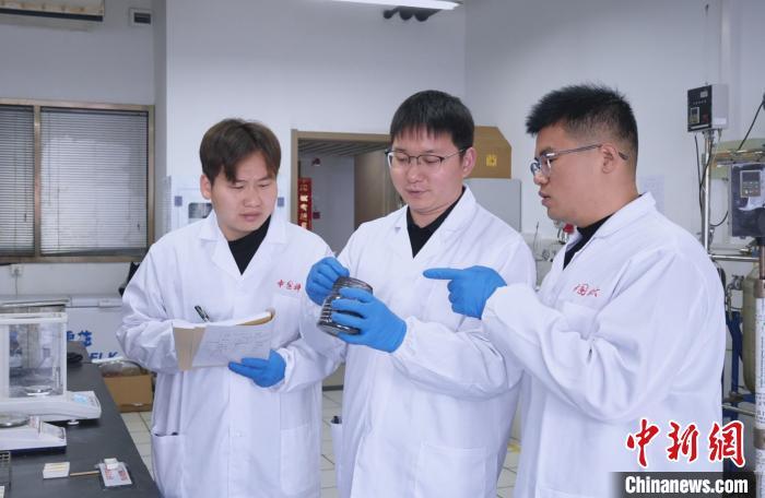 中國科研團(tuán)隊研發(fā)低成本生物質(zhì)鈉電新材料