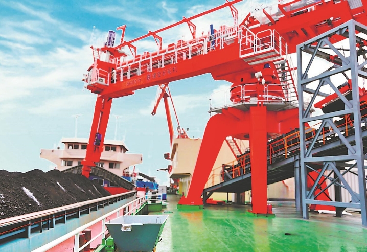 安徽池州電廠創(chuàng)新采用“螺旋卸船機(jī)浮碼頭+無(wú)