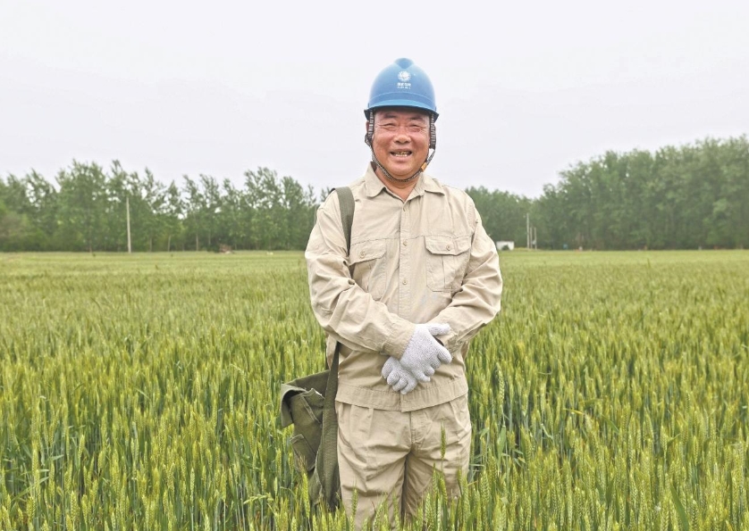 二十八載隨叫隨到 用心用情服務(wù)鄉(xiāng)親——記全國勞動(dòng)模范袁立雨